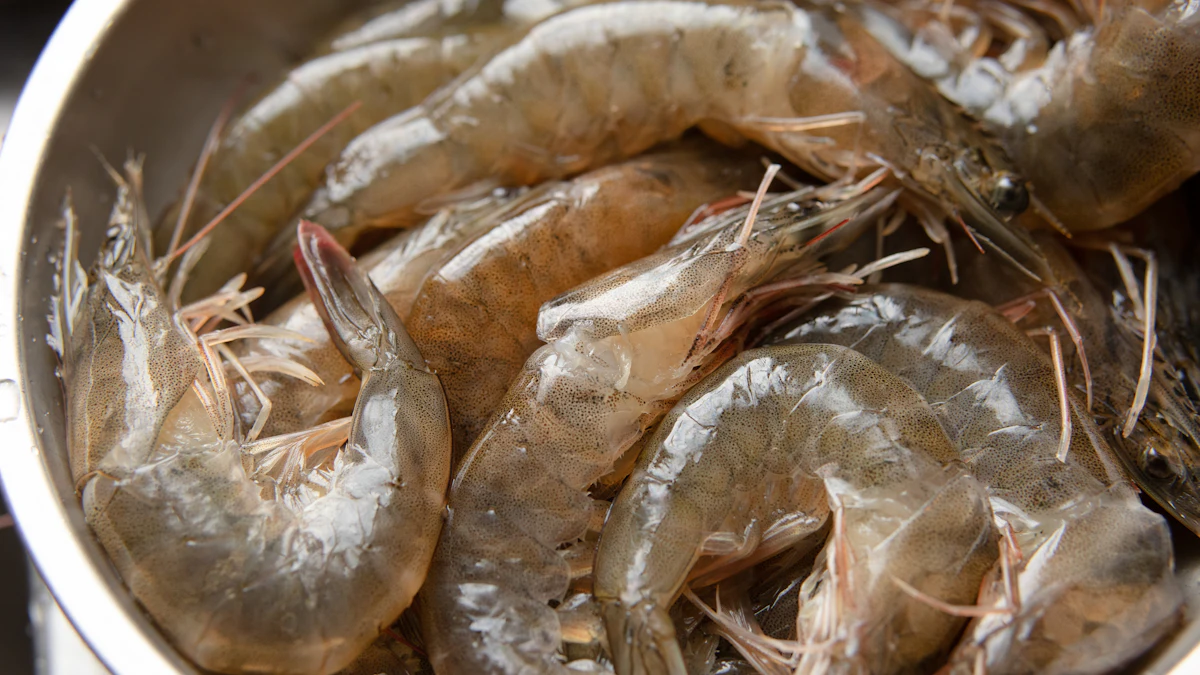 Crevettes crues dans un bol, image d'illustration